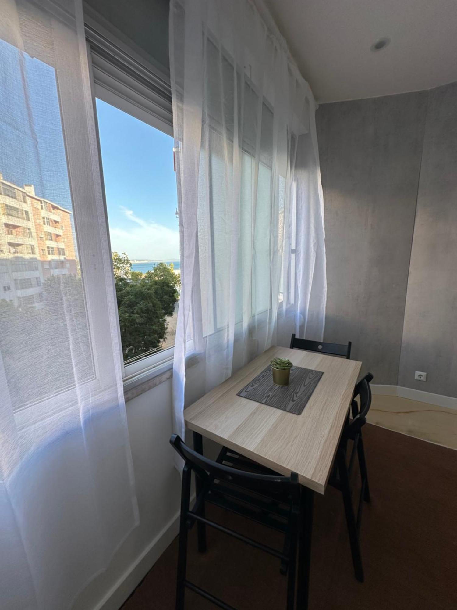Sea View Apartment & 4 Minutes Walk To The Beach Paço de Arcos Εξωτερικό φωτογραφία