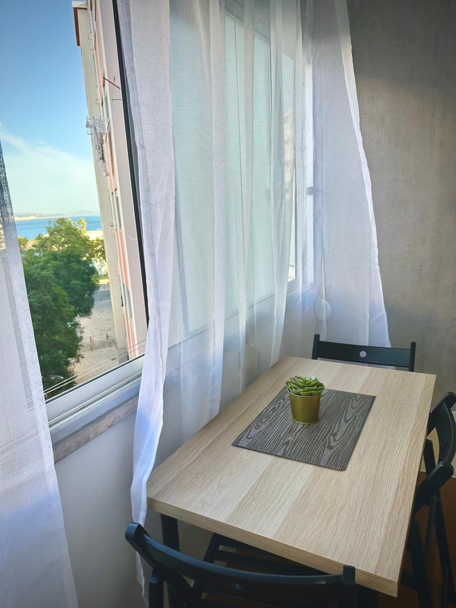 Sea View Apartment & 4 Minutes Walk To The Beach Paço de Arcos Εξωτερικό φωτογραφία